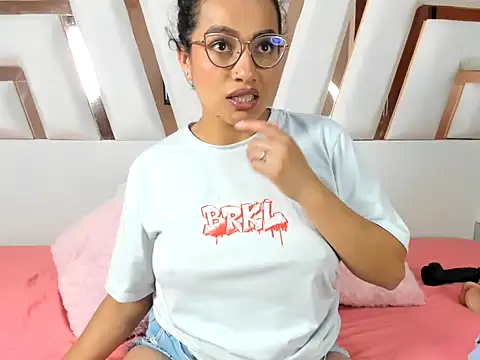 MiaKleinX online show from May 4, 8:23 pm