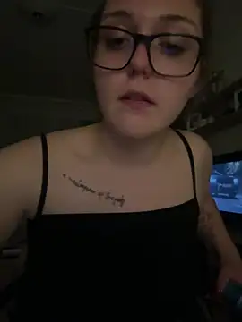 DaisyBaizee online show from June 1, 12:01 am