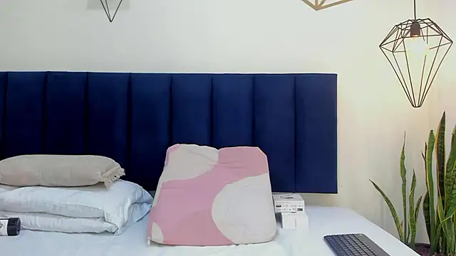 mayaevansmg online show from March 4, 12:23 pm