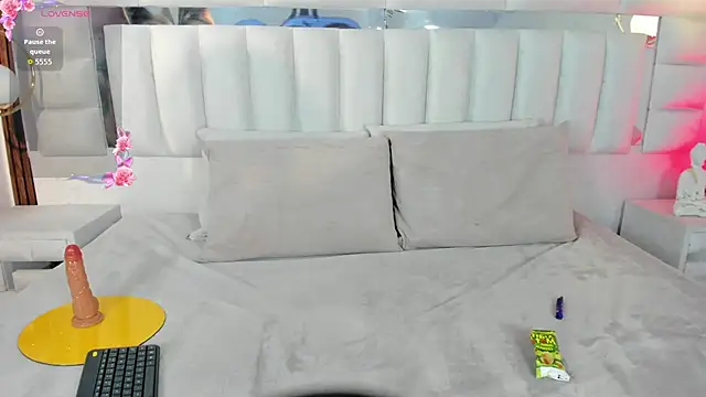 iim Cloe online show from February 26, 8:41 pm