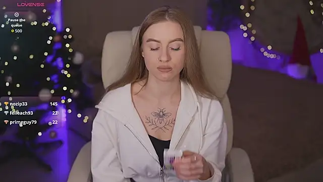 AlexaFleur online show from January 17, 2:02 pm