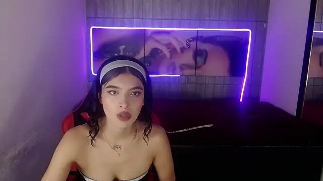 honeyluxe  online show from February 1, 4:11 am