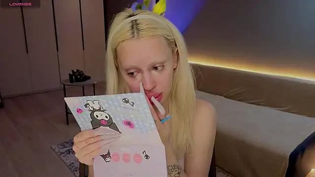 Luna Beverly online show from August 1, 8:22 pm
