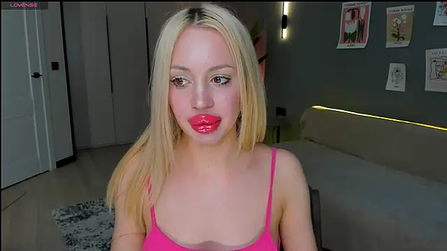 Luna Beverly online show from March 15, 8:22 pm