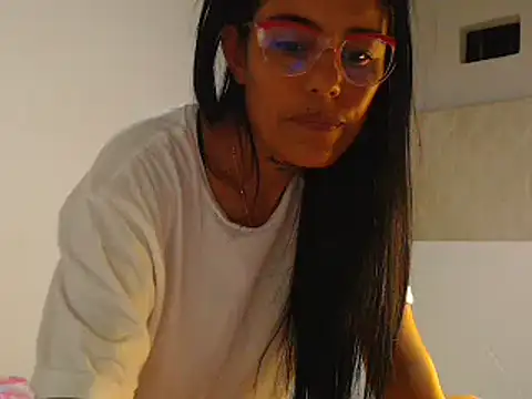 Elizabeth manzon online show from May 14, 11:54 pm
