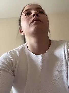 AlexaYvonne online show from March 13, 7:53 am