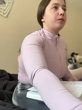 AlexaYvonne online show from March 12, 7:44 am