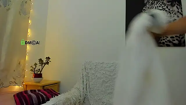 juliiaroberts online show from June 27, 2:12 am