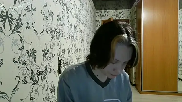 LxayBloom online show from April 28, 2:27 am