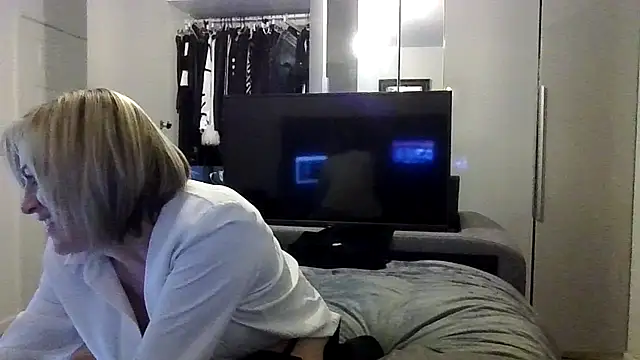 Milfshake227 online show from March 18, 12:37 am