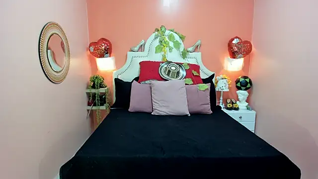 Dalila Najjar  online show from July 28, 3:21 pm