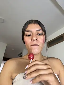 TaylorrHill online show from July 17, 8:45 pm
