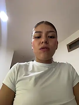 TaylorrHill online show from June 10, 8:40 pm