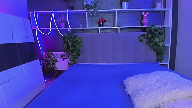 StephieRousee online show from July 29, 5:29 am