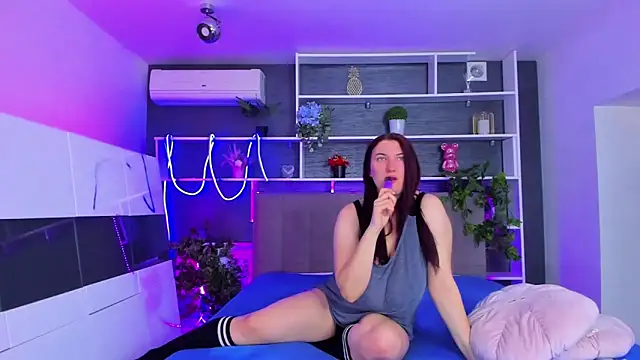 StephieRousee online show from May 4, 5:33 am