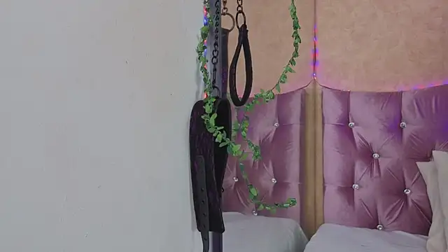 Missy 22  online show from March 18, 2:00 pm