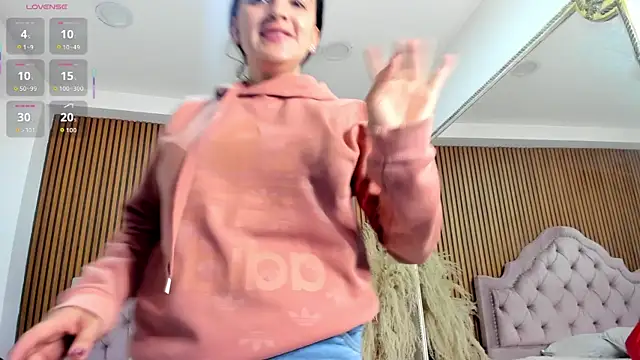 Violett hott  online show from August 3, 10:32 am