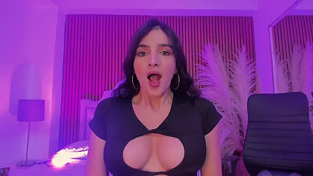 Violett hott  online show from February 2, 12:37 pm