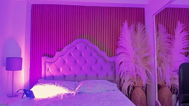 Violett hott  online show from February 5, 12:52 pm