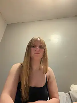 tinyblondebarbie online show from June 3, 2:45 am