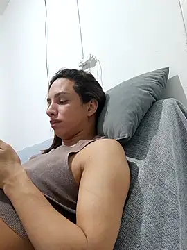ofjuliaa online show from June 29, 2:18 am