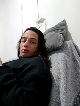 ofjuliaa online show from June 18, 2:24 am