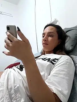 ofjuliaa online show from June 23, 3:59 am