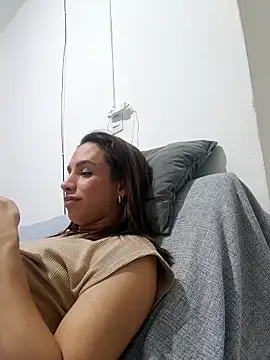 ofjuliaa online show from June 28, 2:07 am
