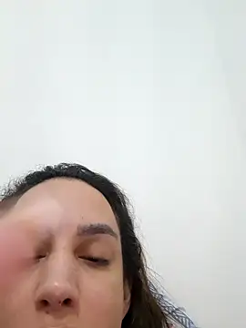 ofjuliaa online show from July 18, 8:28 am