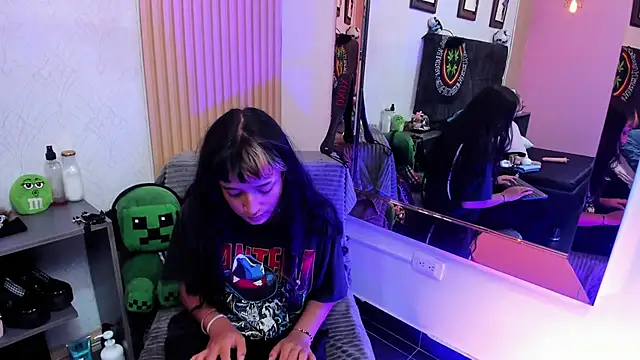MeowMota  online show from June 16, 7:04 pm