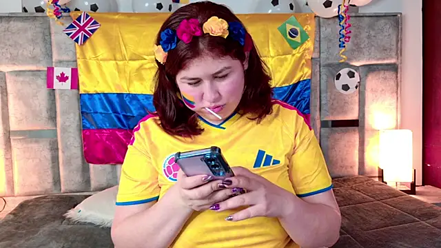 azul veraa online show from June 11, 12:35 pm