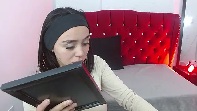 sofiaspring online show from June 17, 3:46 pm