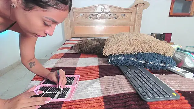 bratz glloe online show from July 7, 6:47 am