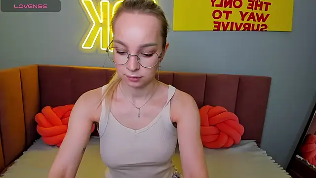 DaisyMellifluous online show from March 15, 1:29 am