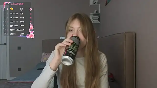 LindyUnderkoffler online show from February 14, 11:56 am