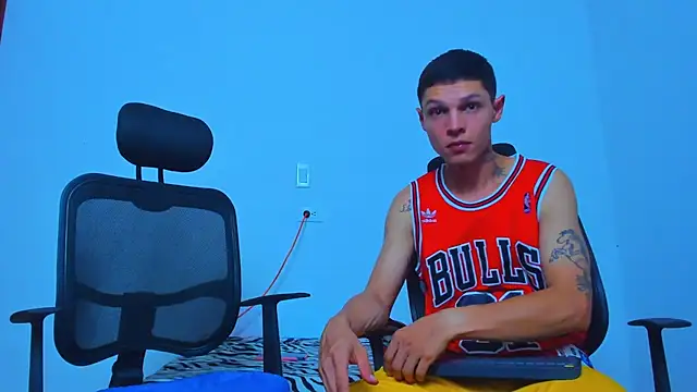 Thomas-Wil online show from May 5, 2:36 am