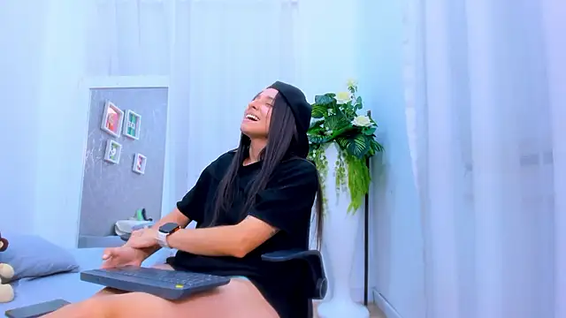 ViictoriiaSaenz online show from February 4, 7:11 am