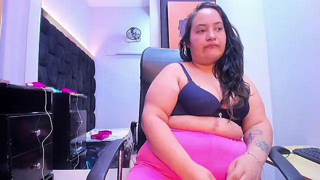 MiaRouss69 online show from June 12, 3:14 am