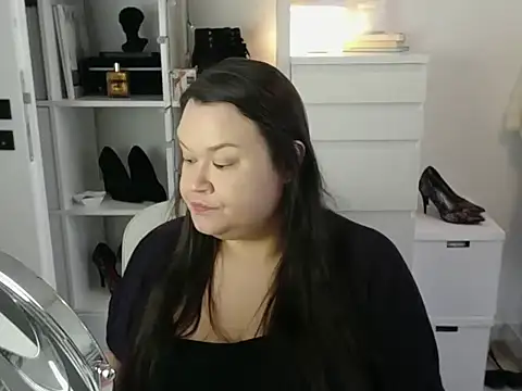 HollyDanceSoul online show from March 18, 7:35 am