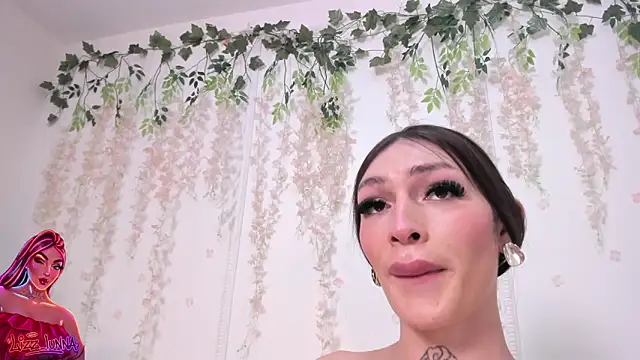 lizz lunna online show from May 2, 10:57 pm