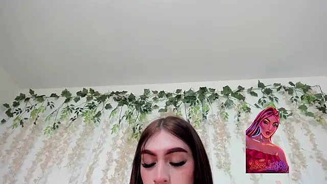 lizz lunna online show from June 15, 3:23 pm