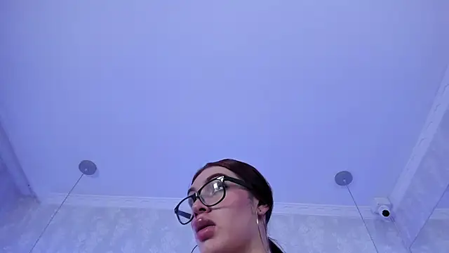 lizz lunna online show from August 1, 12:01 am