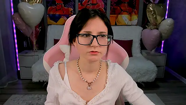 KikaOsterman online show from February 18, 1:10 pm