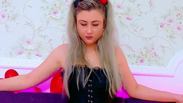 EvelinHill online show from February 17, 5:18 am