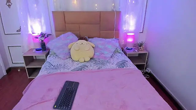 Jenifer James online show from February 9, 7:49 pm