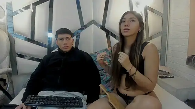 ScarlettAndLucas online show from February 18, 12:37 pm