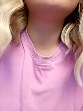 JessicaBeverly  online show from August 6, 7:32 pm