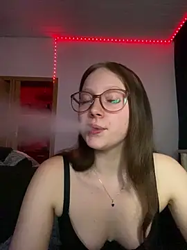 YoungLisaa18 online show from March 6, 10:27 pm