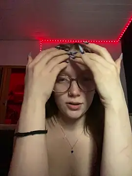 YoungLisaa18 online show from March 3, 8:15 pm