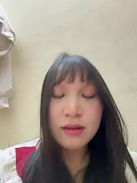 Charlotte-ee online show from March 14, 2:51 pm